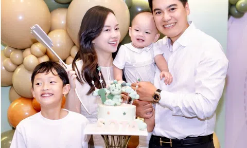 Ly Kute cùng chồng làm trong ngành công an dọn tiệc thôi nôi cho quý tử, em bé 1 tuổi giống hệt anh trai Khoai Tây