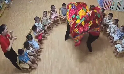 Cô giáo mầm non biểu diễn văn nghệ Trung thu "cây nhà lá vườn", 16 nhóc tì "đứng hình" không ai dám vỗ tay