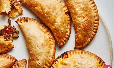 Empanadas – hương vị Nam Mỹ gói trong chiếc bánh gối vàng ruộm