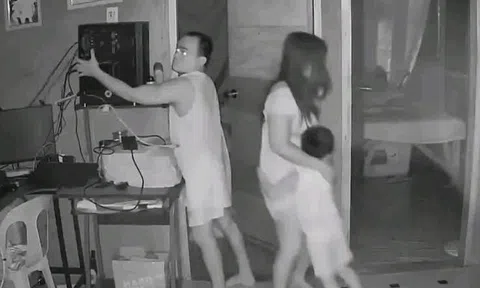 Trích xuất hình ảnh một gia đình khi nhận tin bão đến, hành động "tẩu tán tài sản" của cặp vợ chồng khiến cõi mạng bùng nổ bình luận
