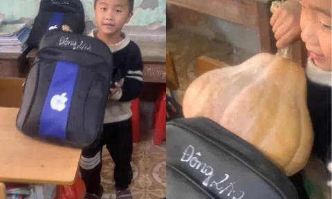 Bé trai vùng cao vác món quà 3kg đến trường tặng cô giáo, ai nhìn cũng "tan chảy" vì quá đáng yêu