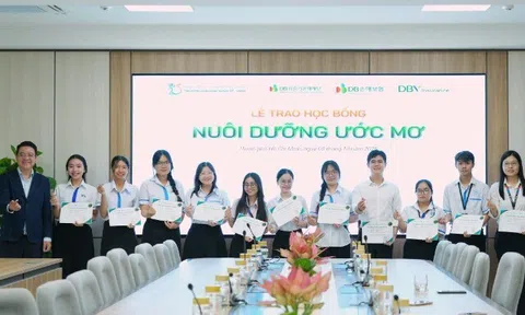 Quỹ Văn hóa DB Kim Jun Ki trao tặng học bổng cho học sinh hoàn cảnh khó khăn Trường Đại học Kinh tế - Luật, ĐHQG Tp.HCM