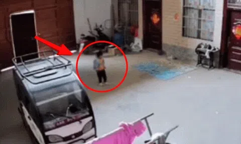Vừa lên thành phố đi làm, mẹ trẻ lập tức lái xe 10 tiếng trở về nhà khi chứng kiến đoạn video của con gái