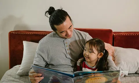 Kể chuyện bé nghe: Thói quen giúp trẻ phát triển toàn diện