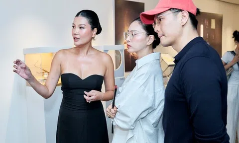 Ngô Thanh Vân lần đầu tái xuất sự kiện sau sinh, được Huy Trần tháp tùng tới chúc mừng cựu siêu mẫu Vũ Cẩm Nhung