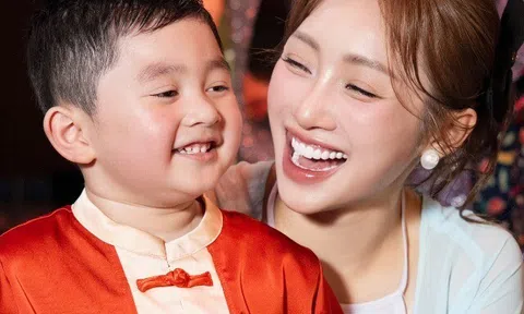 Cưng xỉu clip quý tử Chi Bảo khoanh tay "nịnh bố" để xin tiền, đưa ra nhiều "lý lẽ", tự nhận là em bé ngoan