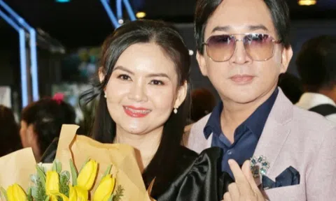 "Ông hoàng cải lương 3 đời vợ" tặng cho bà xã hoa hồng vàng, 1 năm sau cô mở ra mới biết là vàng giả