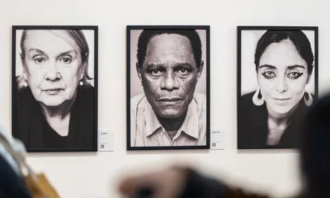 Nhiếp ảnh gia Đức nổi tiếng Birgit Kleber khai mạc triển lãm cá nhân "nhìn hay được nhìn" tại Hà Nội