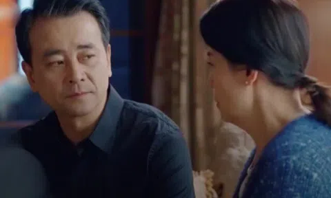 Nửa đêm khát nước xuống nhà, phát hiện bí mật giấu kín 30 năm của người bố chồng giám đốc