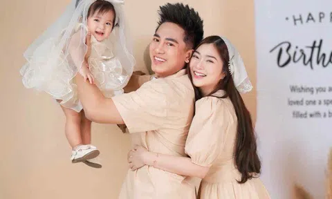 Con gái Thanh Trúc được bố cưng chuẩn "bình rượu mơ", Châu Khải Phong bất chấp bỏ hình tượng vì ái nữ