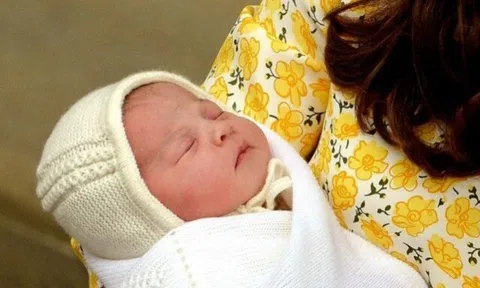 25 năm Hoàng gia Anh mới có tiểu công chúa đẹp tuyệt trần, ảnh mới nhất lên 10 tuổi được người dân khen nức nở