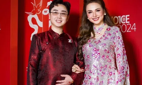 Hoa hậu Diễm Hương sinh con cho chồng thứ 3 tại Canada, quý tử đầu lòng 10 tuổi "lên chức" anh trai