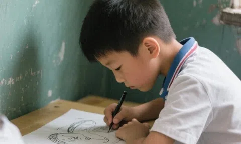 Vẽ tranh đề tài “một ngày của em”, bé học sinh khiến cô giáo bật khóc ngay sau khi nhìn thấy nội dung