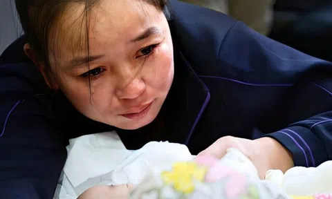 Gửi con trai 5 tuổi cho ông bà nội để nhập viện sinh con thứ 2, sản phụ đứng không vững khi nhận tin dữ về đứa bé