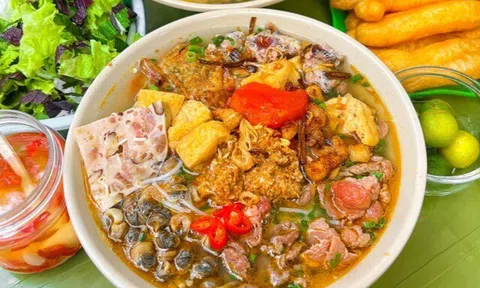 Sáng ăn gì ở phố cổ Hà Nội? Mách bạn 6 địa chỉ toàn món ngon đặc sản, có quán được Michelin nhắc tên