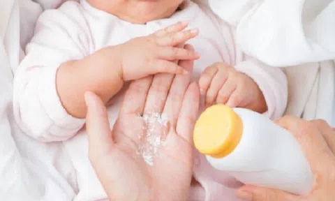 Tại sao mùa đông trẻ em lại dễ mắc bệnh rôm sảy, đâu sẽ là bí quyết giúp bố mẹ tạo "lá chắn" cho con?