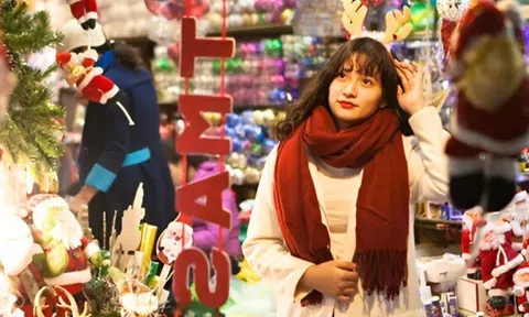 5 món đồ bỏ túi nhỏ xinh dành cho chị em khi đi chơi Noel, món cuối là “cứu tinh” nhan sắc, giá chỉ 10.000 đồng