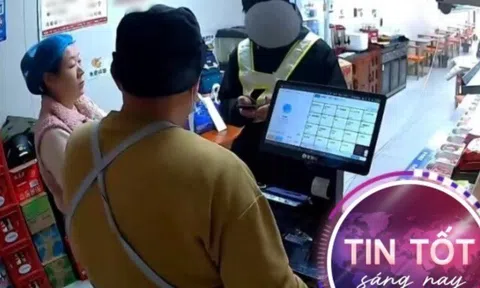 Thấy chàng trai trẻ chỉ còn 7.000 đồng mua cơm trắng, chủ quán có ngay hành động đẹp, tiết lộ lý do cảm động