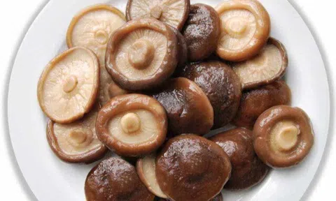 Rửa nấm hương khô dùng nước nóng hay lạnh mới chuẩn, sau 30 năm tôi mới biết đâu là cách làm đúng