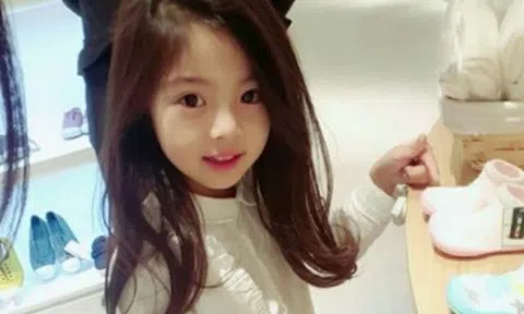 Con gái 5 tuổi hỏi "Sao con không có ngực?", bố trả lời ấp úng rồi cười ngượng ngùng khi bé nói lý do