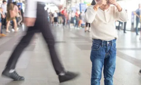 Gọi tên con khi bị lạc là cách làm "sai bét", chuẩn nhất là hét lên CÂU NÀY sẽ thấy con sau 5 phút