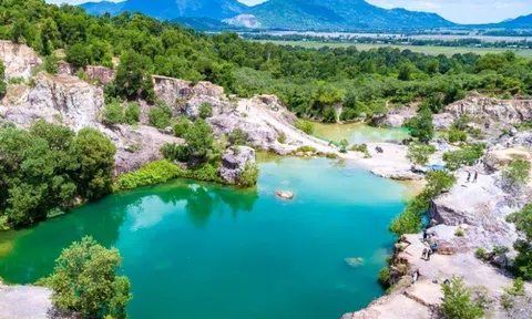 Hồ nào được ví Tuyệt Tình Cốc ở “xứ sở thần tiên”, là chốn “bồng lai tiên cảnh” ai cũng muốn đến một lần?