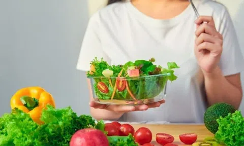 Điều gì xảy ra khi bạn ăn quá nhiều rau xanh mỗi ngày? Đáp án dễ nhưng ít người thực hiện được