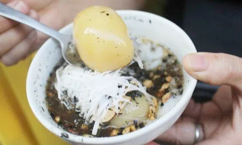 Món bánh ôm trọn mùa đông Hà Nội, càng ăn vỉa hè càng ngon, mách bạn 5 địa chỉ nổi tiếng