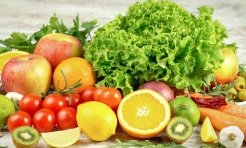 Top thực phẩm nào nên ăn và nên tránh giúp trẻ tăng đề kháng? Có loại rất rẻ tiền, trong vườn nhà không thiếu