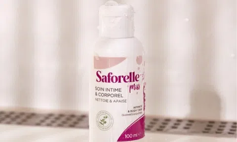 Vệ sinh hàng ngày cho vùng kín của  bé: Mẹ cần sản phẩm chuyên biệt để bảo vệ con