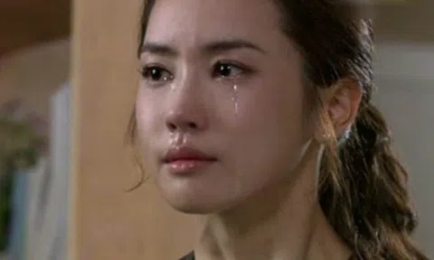 Đuổi em gái chồng về giữa tiệc thôi nôi con trai, tôi bị chồng tát một cái đau điếng giữa bao nhiêu quan khách