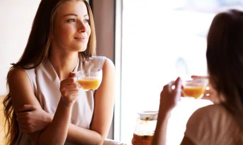 Người làm 8 điều này nơi công cộng toát ra khí chất giàu sang, đẳng cấp