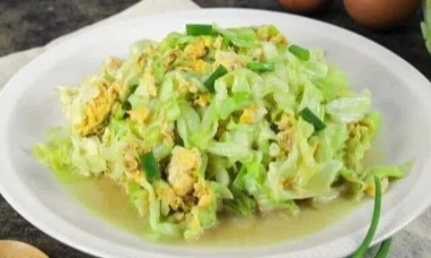 Loại rau KHÔNG thuốc sâu, giàu canxi hơn tôm cá, gấp 7 lần cà chua, rau mềm ngọt nước trẻ nào cũng mê