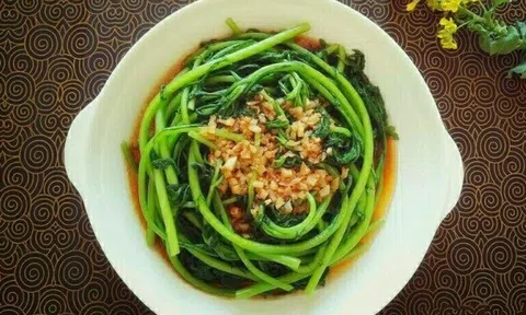 Rau nào được ví là “rau hoàng đế”, ăn một mớ tốt ngang thịt, giá chỉ vài nghìn đồng được bán đầy chợ Việt?