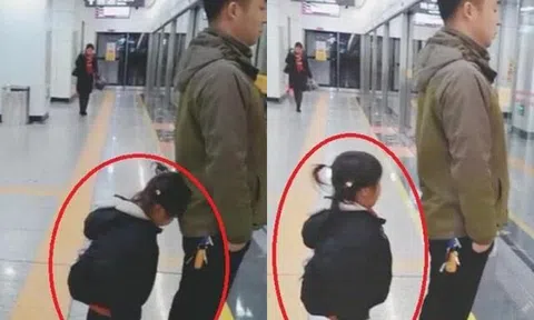 Cõi mạng rầm rộ bức ảnh chụp bố và con gái ở ga tàu, hành động của đứa trẻ khiến ông bố được khen hết lời