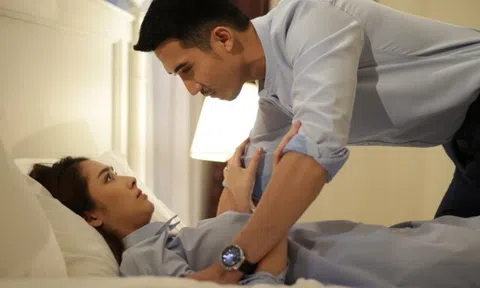 Không kìm được lên giường với người cũ, sáng ra anh nói 10 từ khiến tôi chết lặng