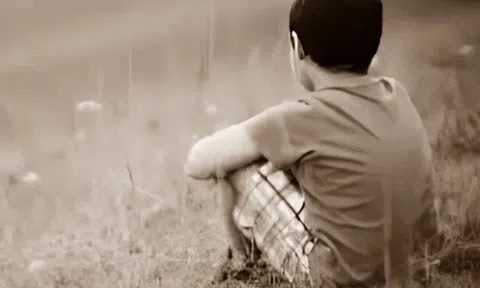 Cha ngủ quên bên vệ đường để lạc mất con trai 7 tuổi, 21 năm sau xảy ra chuyện không ngờ 