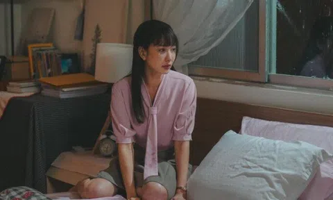 Bố dượng gõ cửa phòng tôi mỗi đêm, vô tình nghe ông và bố ruột nói chuyện, tôi quyết định đổi họ