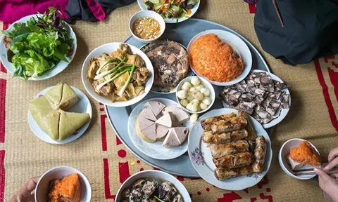 Ăn cơm nên đứng, ngồi bàn hay trải chiếu dưới sàn? Bất ngờ với cách mang lại nhiều lợi ích cho hệ tiêu hóa