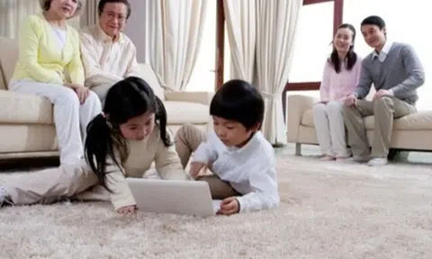 Giúp con trai chăm cháu 3 năm liền, thức ngày cày đêm, ốm không dám nghỉ, mẹ chồng hối hận khi con dâu nói