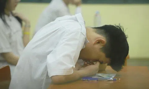 Nói câu này mỗi ngày với con, người mẹ vô tình khiến con trai rơi vào "khủng hoảng tâm lý", ngất lịm ở lớp học