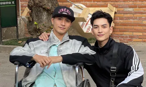 Người mẫu Lý Công Chiều lần đầu xuất hiện trên xe lăn sau tai nạn lật xe ở Lào Cai: Hình ảnh khiến nhiều người nghẹn lòng