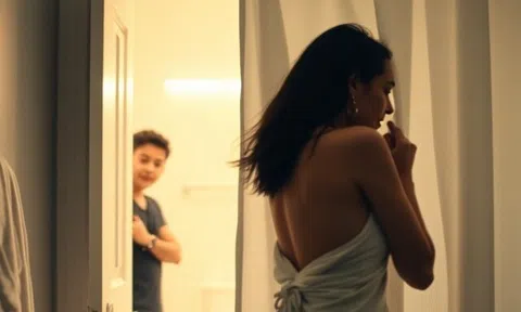 Mừng húm khi bạn gái cho đến nhà ở lại qua đêm, 12 giờ khuya thấy em trong nhà tắm, tôi bủn rủn chân tay