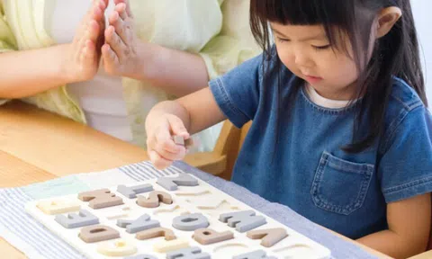 Đòn bẩy nâng bật bé vẽ chuyện lớn…"tí hon"