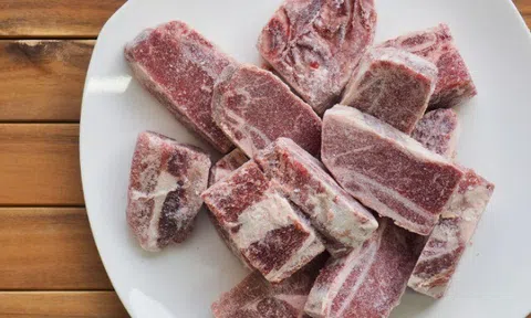 Rã đông thịt lợn đừng cho vào ngâm nước, làm 2 cách này cực nhanh mà thịt tươi như mới