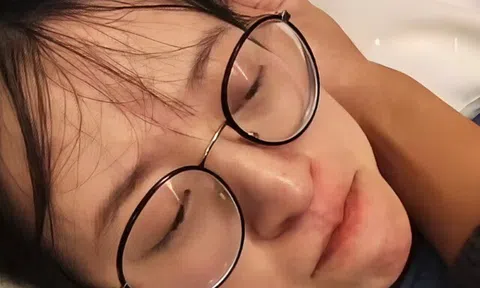 Thanh niên nổi tiếng MXH gây tranh cãi khi chia sẻ ảnh nhạy cảm của vợ trong phòng sinh