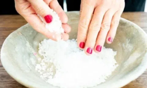 Người xưa dặn: Trước Tết rắc muối đúng 4 nơi, xua xui rủi, năm mới người phát tài, nhà hưng thịnh