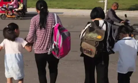 Đứa trẻ được nuôi dạy từ bố mẹ giàu có và nghèo khó, sự khác biệt quá rõ rệt khi trưởng thành