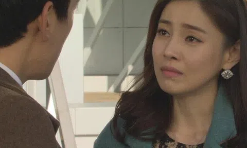 Chồng cũ đến thăm con đúng đêm giao thừa, tay cầm theo một thứ, tôi lập tức xin tái hôn