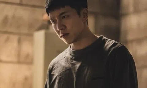 Cả nhà đi tàu về quê ăn Tết, tôi sững sờ khi thấy điện thoại vợ sáng lên lúc nửa đêm